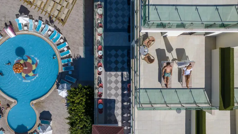 Main Pool (4/8)