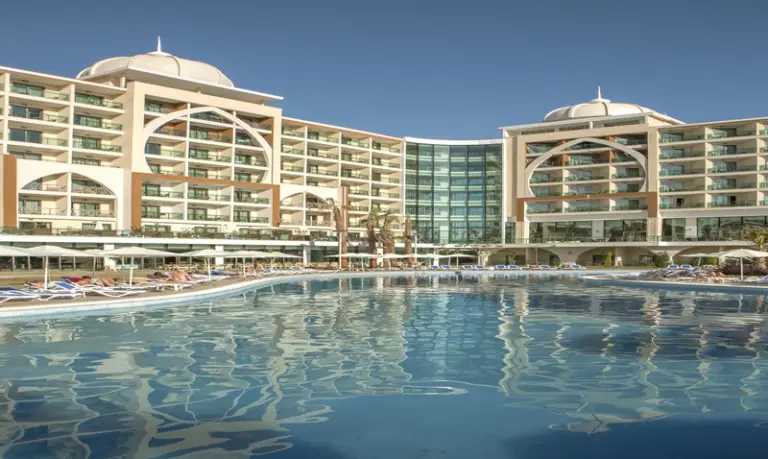 Main Pool (2/8)