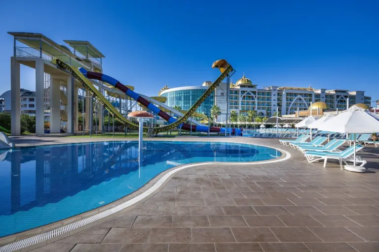 Beach &amp; Pool
