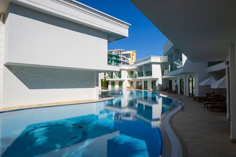 Beach &amp; Pool