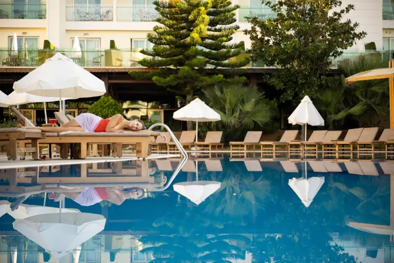 Beach &amp; Pool