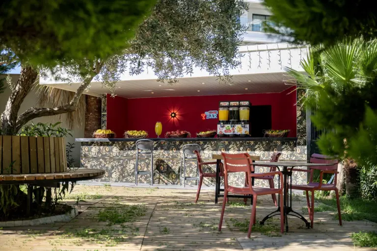 Patio Pool Bar (4/8)